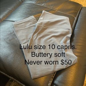 Slate blue (blue/grey) Lulu capris size 10 NEVER WORN